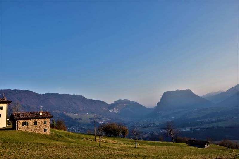 Panorama Stenico in direzione Garda (ph. Tommaso Beltrami)